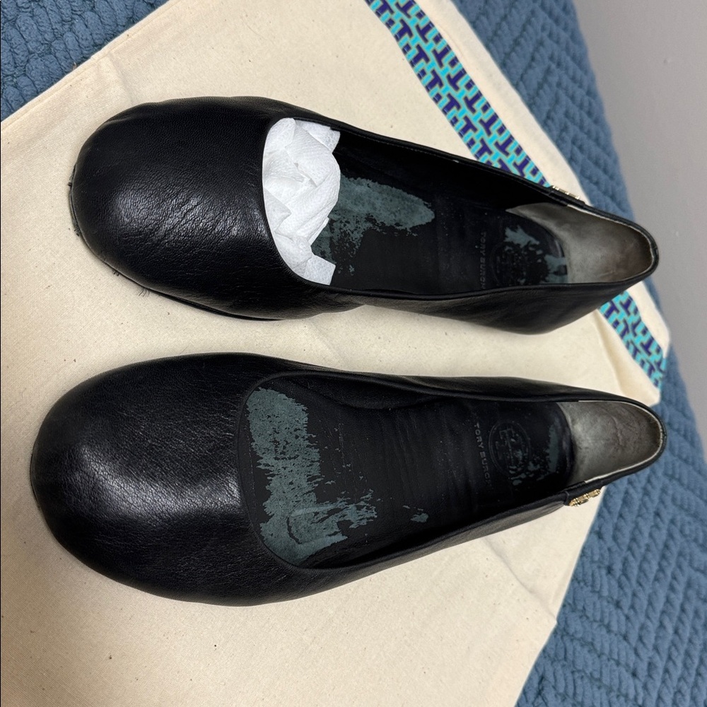 Sz8 Tory Burch Black Leather Flats. Travel/fold up or dress up chic & comfort.
